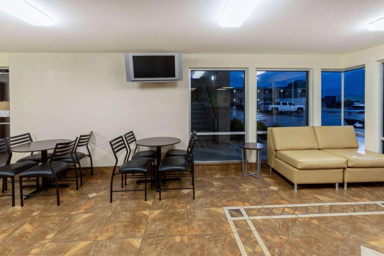 Super 8 By Wyndham Seguin Hotel Kültér fotó